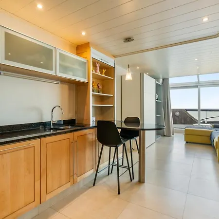 Penthouse App Met Imposant & Eindeloos Zeezicht *