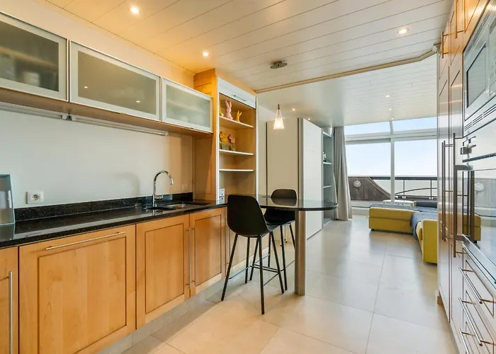 Penthouse App Met Imposant & Eindeloos Zeezicht *